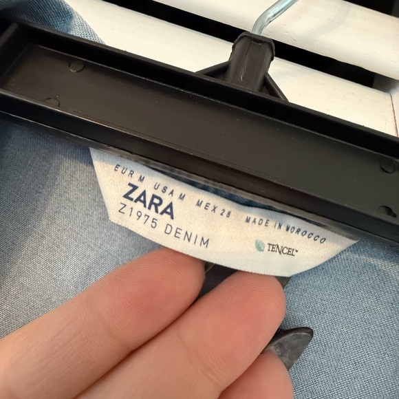 Zara Tencel denim shirt dress with beaded accents on the front pockets - Picture 3 of 6